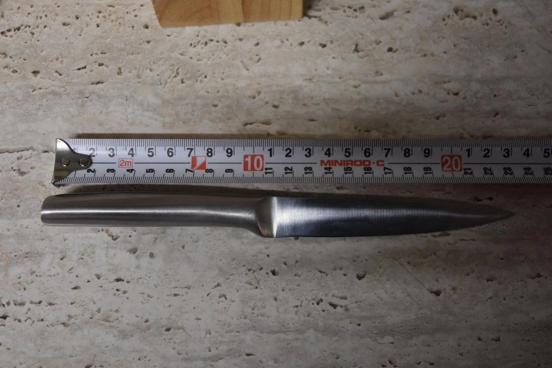 Dieses Messer wurde bei dem Tatverdächtigen sichergestellt.
