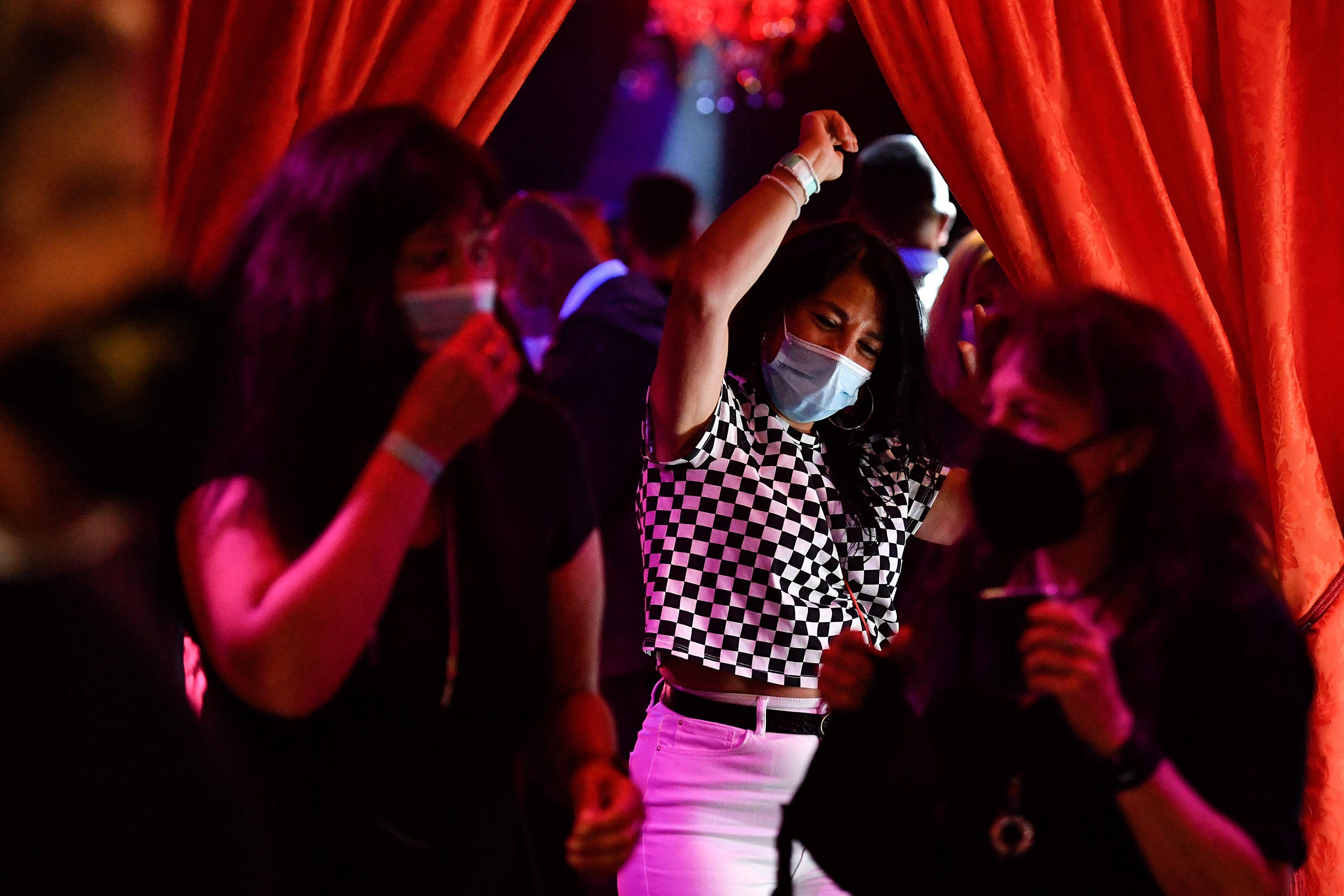 400 Teilnehmer durften für eine Corona-Studie in Spanien ins Nachtleben eintauchen.