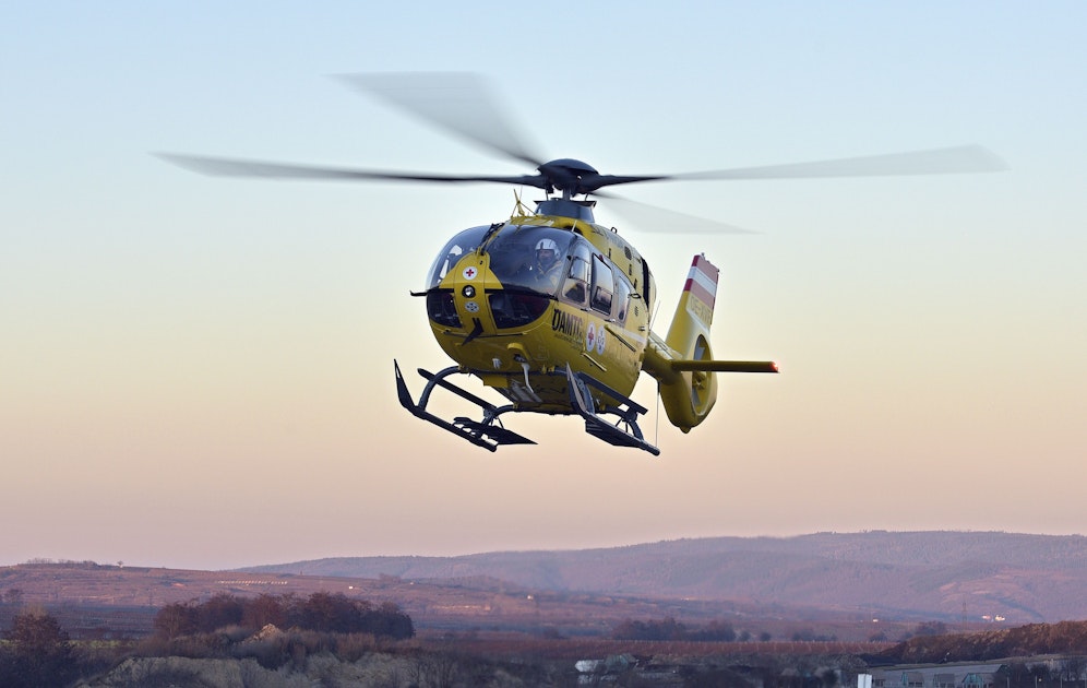 Die Mann wurde mit einem Rettungshubschrauber ins Spital geflogen.