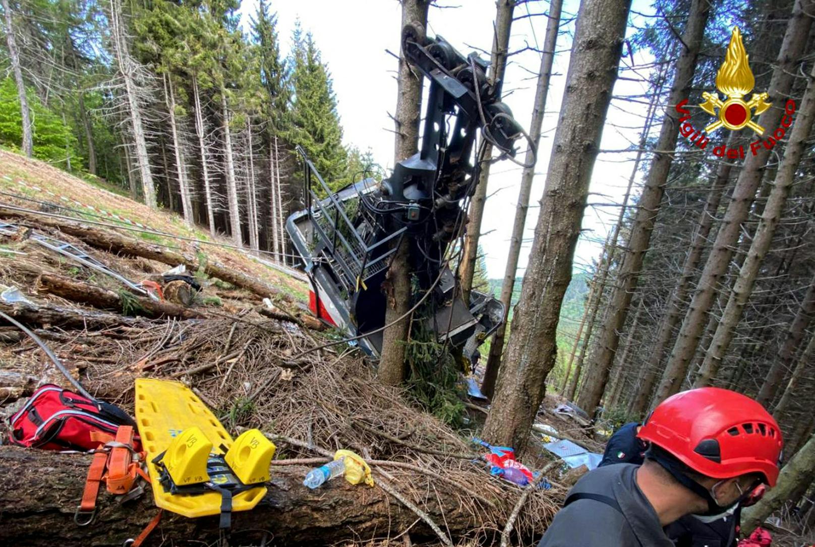 Beim Absturz einer Seilbahn-Kabine im italienischen Piemont sind am 23. Mai 2021 mindestens 13 Menschen ums Leben gekommen. Zwei Kinder konnten schwerst verletzt geborgen und in ein Spital geflogen werden.