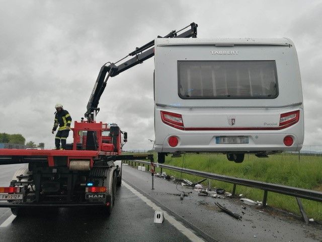 Die Bergung des Wohnwagens war schwierig.