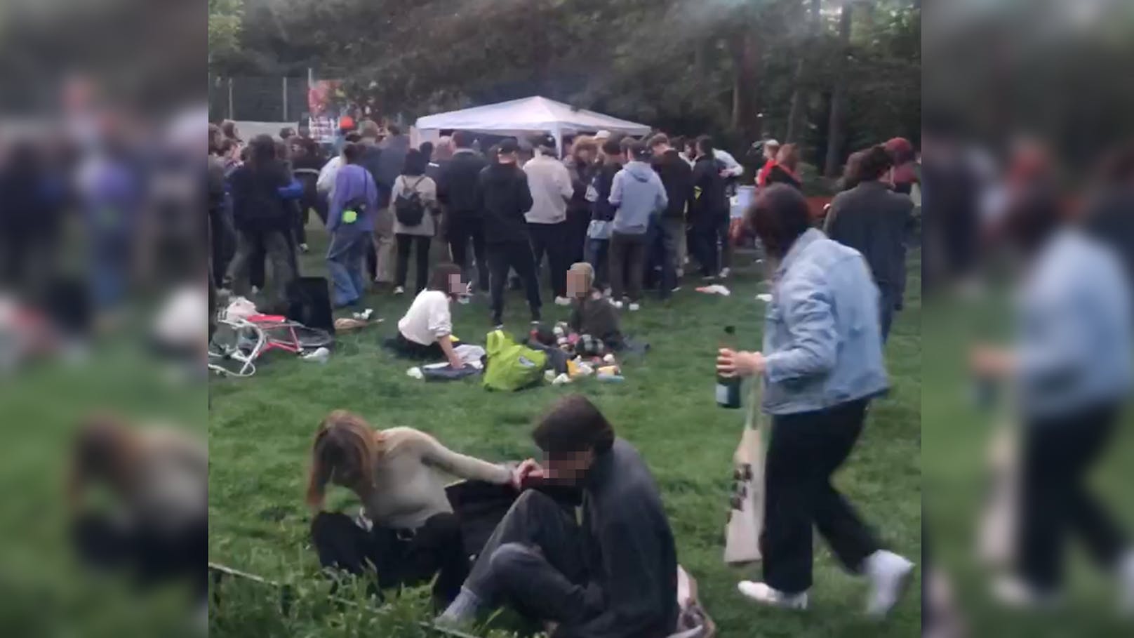 In einem Park in Wien-Favoriten wurde eine Open-Air-Feier veranstaltet