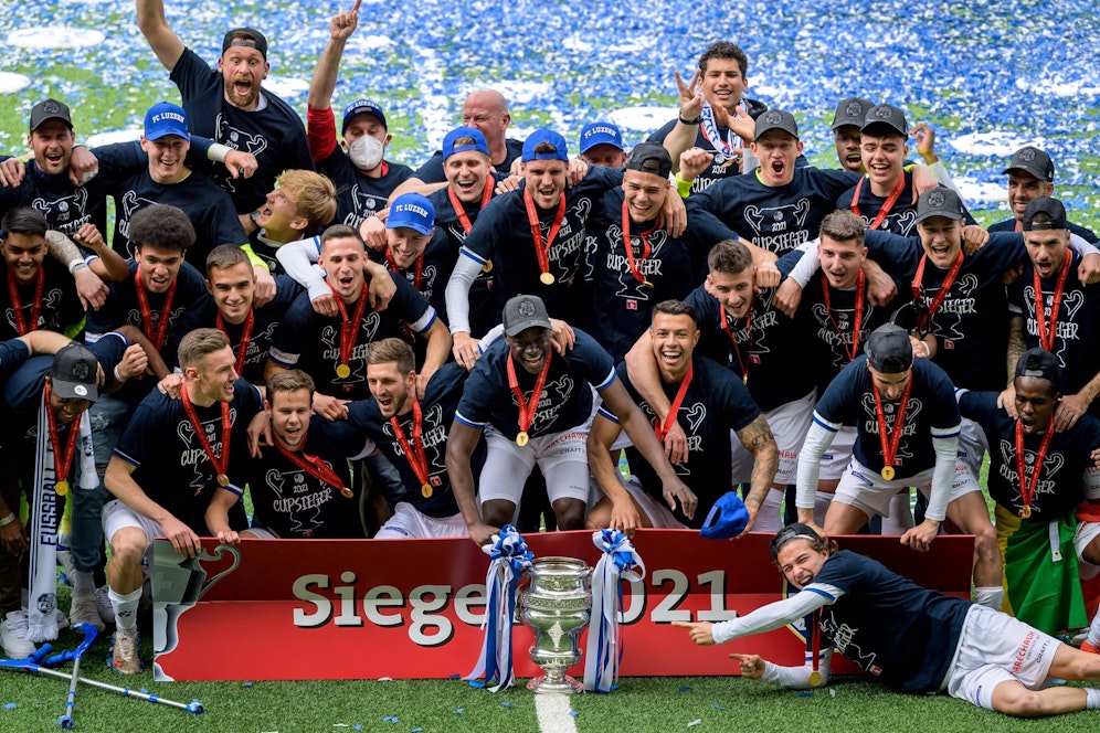 Louis Schaub (ganz vorne, Zweiter von links) ist Cup-Sieger.