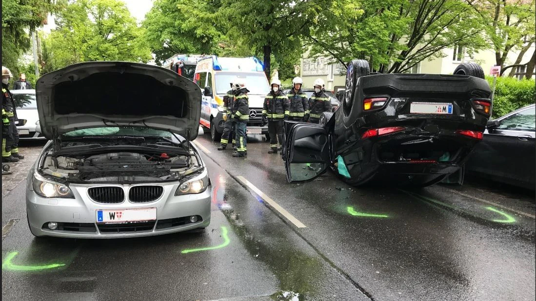 Durch den Aufprall landete der Wagen der 82-jährigen Lenkerin am Dach.