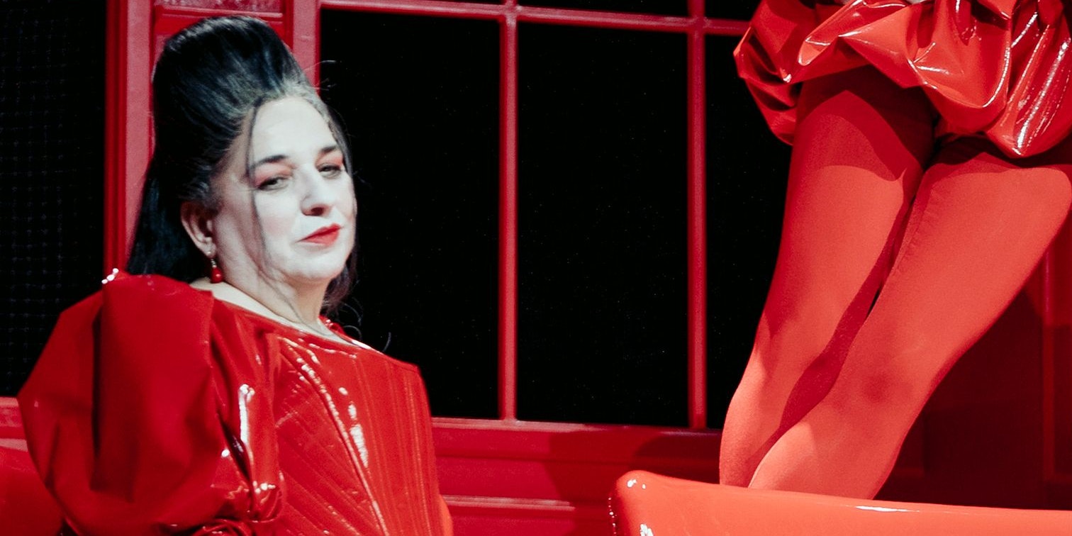 Maria Happel als Generalin 