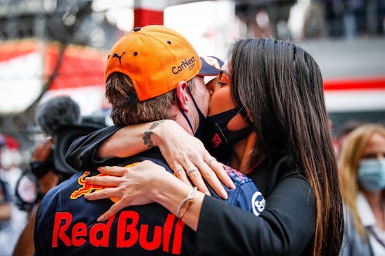 Vollgas für die Liebe! So genießt Verstappen sein Glück ...