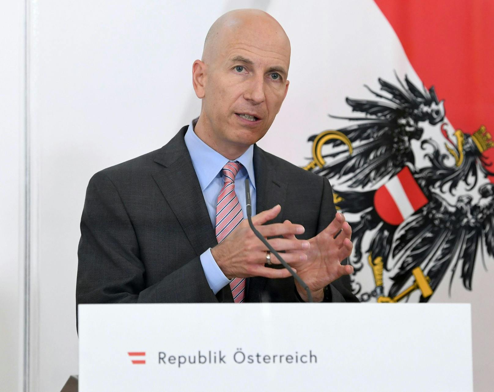 Arbeitsminister Martin Kocher (ÖVP) zeigt sich zufrieden mit den wirkenden Öffnungsschritten.