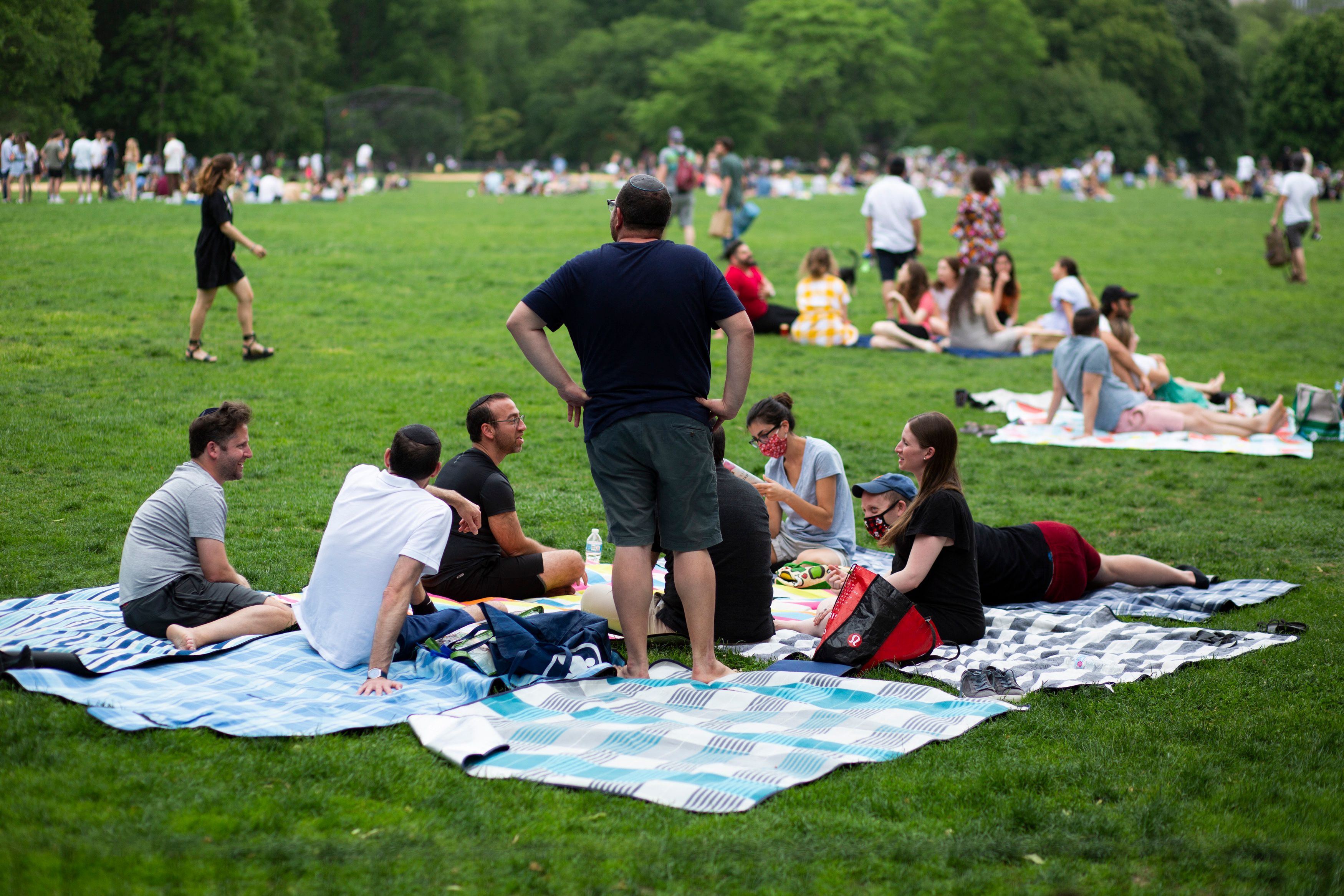 Menschen in einem Park.