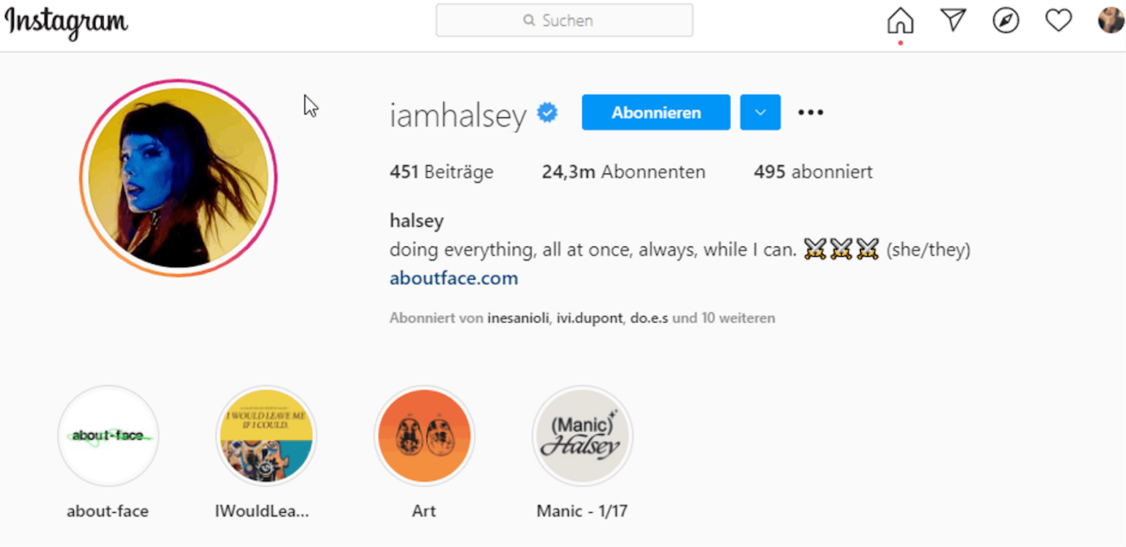 Auch Stars machen ihre Pronomen auf Instagram öffentlich. Wie Sängerin Halsey, zurzeit schwanger, mit she/they also "sie" im Singular und Plural.