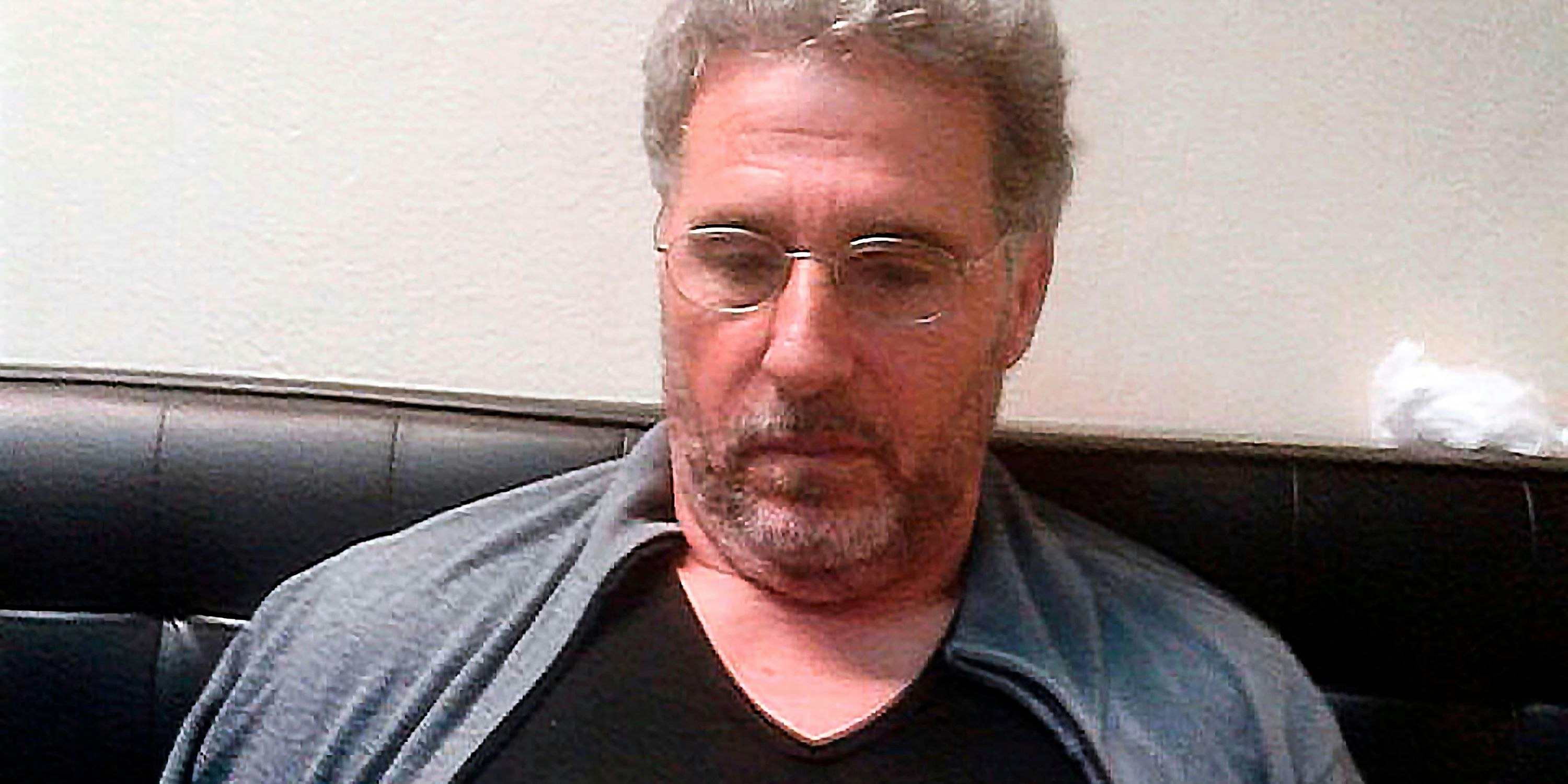 Download von www.picturedesk.com am 25.05.2021 (08:15).  *** SERVICEBILD *** (FILES) Handout file photo released by the Italian Police on September 4, 2017 showing Italian Rocco Morabito, wanted for more than 20 years for drug trafficking and mafia activities, during his arrest in Uruguay. - Italian Mafia figure Morabito escaped on June 24, 2019 from a Uruguayan prison along with three other foreigners, authorities said. (Photo by Handout / MARINA MILITARE / AFP) / RESTRICTED TO EDITORIAL USE - MANDATORY CREDIT "AFP PHOTO / MARINA MILITARE" - NO MARKETING NO ADVERTISING CAMPAIGNS - DISTRIBUTED AS A SERVICE TO CLIENTS - 20170905_PD20232 - Rechteinfo: Servicebild (SB) Bei diesem Bild ist PictureDesk ausschließlich technischer Dienstleister und stellt eine technische Bearbeitungsgebühr in Rechnung. PictureDesk ist weder Urheber noch Rechteinhaber. Die Nutzung liegt in alleiniger Verantwortung des Kunden. Nur für redaktionelle Nutzung! Werbliche Nutzung erfordert Freigabe: bitte schicken Sie uns eine Anfrage.