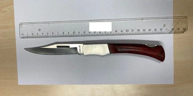Festnahme wegen des Verdachts der schweren Nötigung mit Messer in Wien-Penzing 