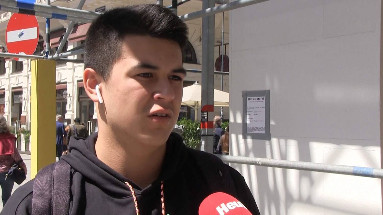 Elias (19) hat schon Urlaubspläne für den Sommer.