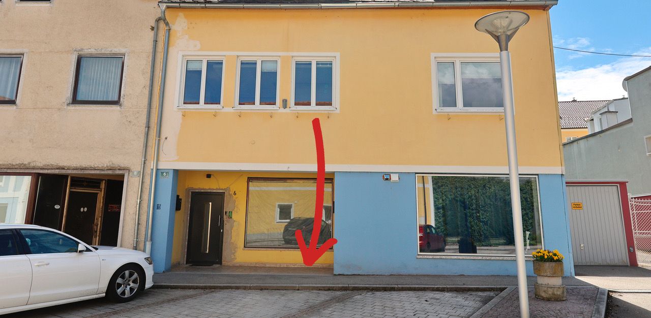 Aus diesem Fenster stürzte der Vierjährige.