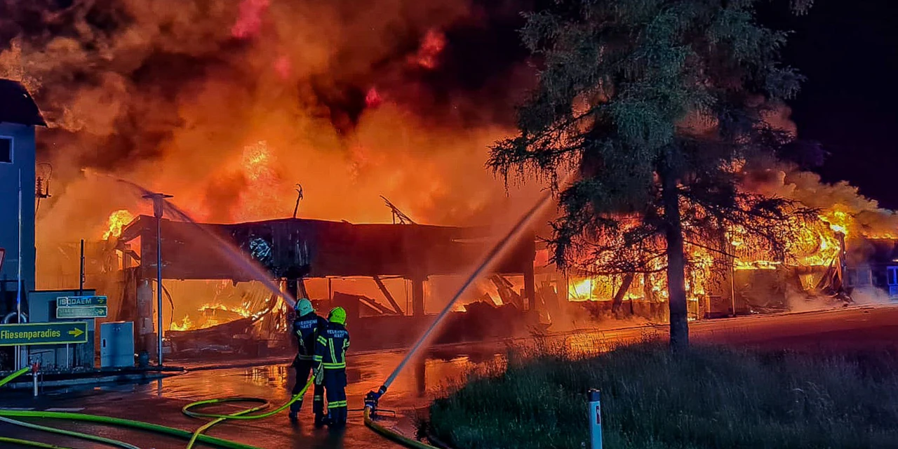 Großbrand in Pasching sorgt für Stromausfall - Vimarsana News