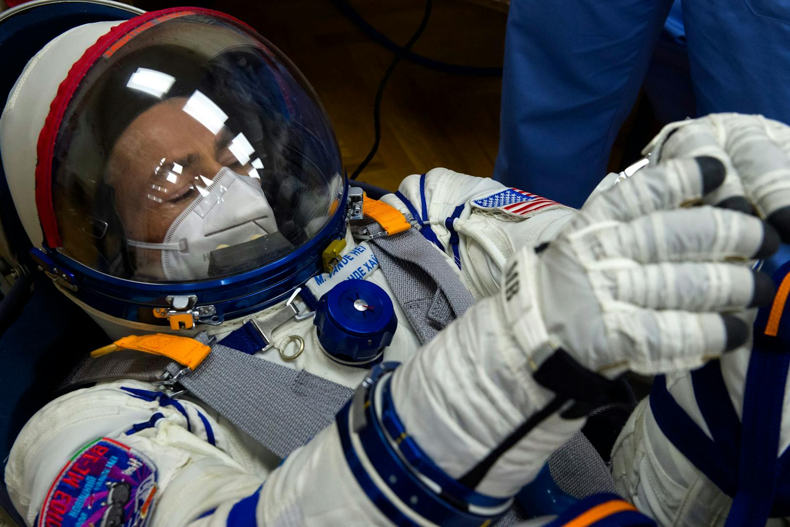 Weil sich Raumfahrer die Anzüge teilen müssen, wird jetzt nach neuen innovativen Materialien gesucht.