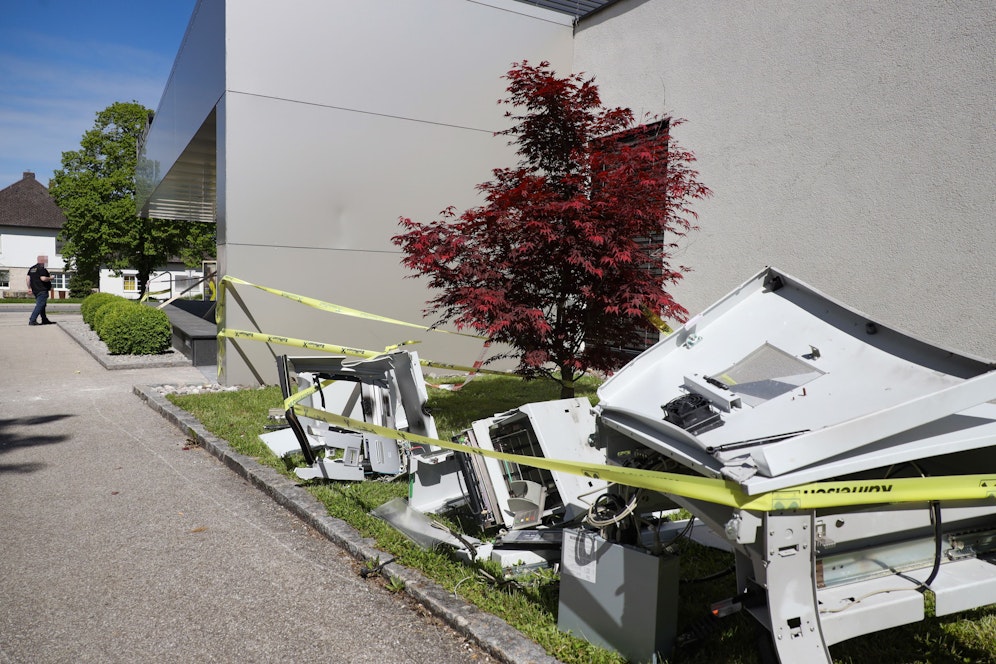 Drei Täter sollen an der Bankomatsprengung beteiligt gewesen sein.