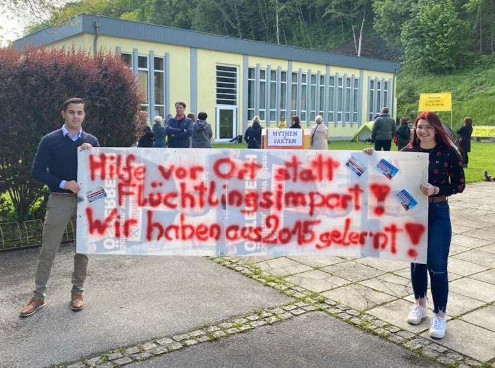 Mit diesem Transparent besuchte die Jugendorganisation die Moria-Mahnwache.