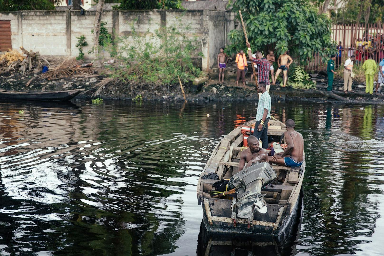 In Nigeria kommt es auf Grund schlecht gewarteter Boote immer wieder zu tödlichen Unglücken, wie etwa am 12. März 2014. Archivbild.