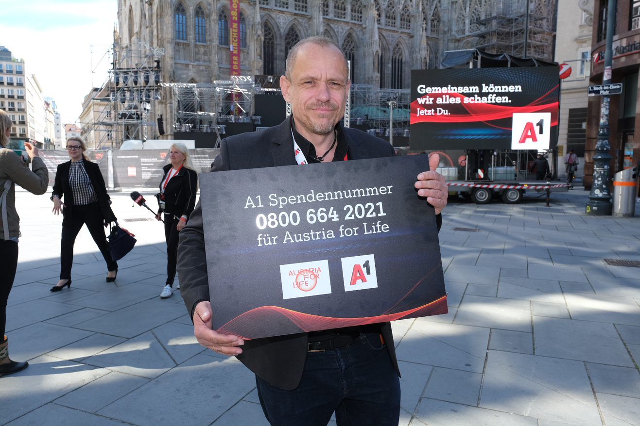 Gery Keszler beim Pressetermin für "Austria For Life"