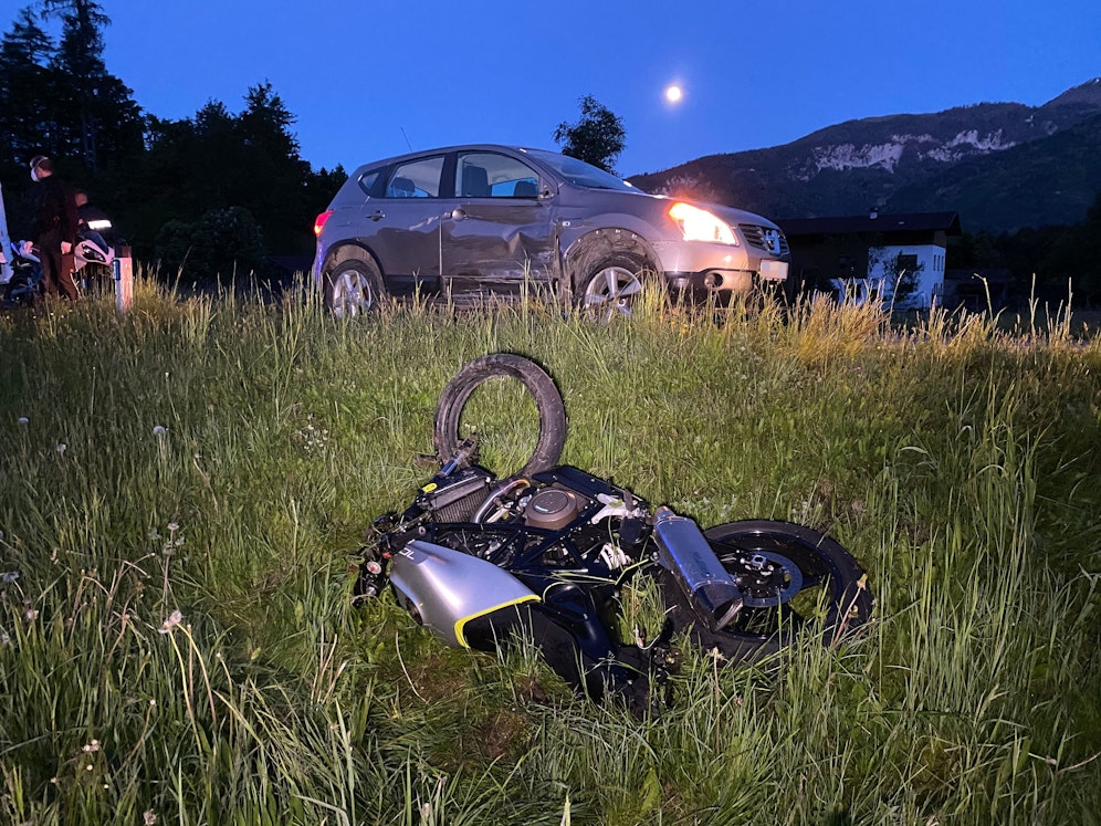 Kramsach-Verkehrsunfall zwischen Pkw und Motorrad in Kramsach (25. Mai 2021)