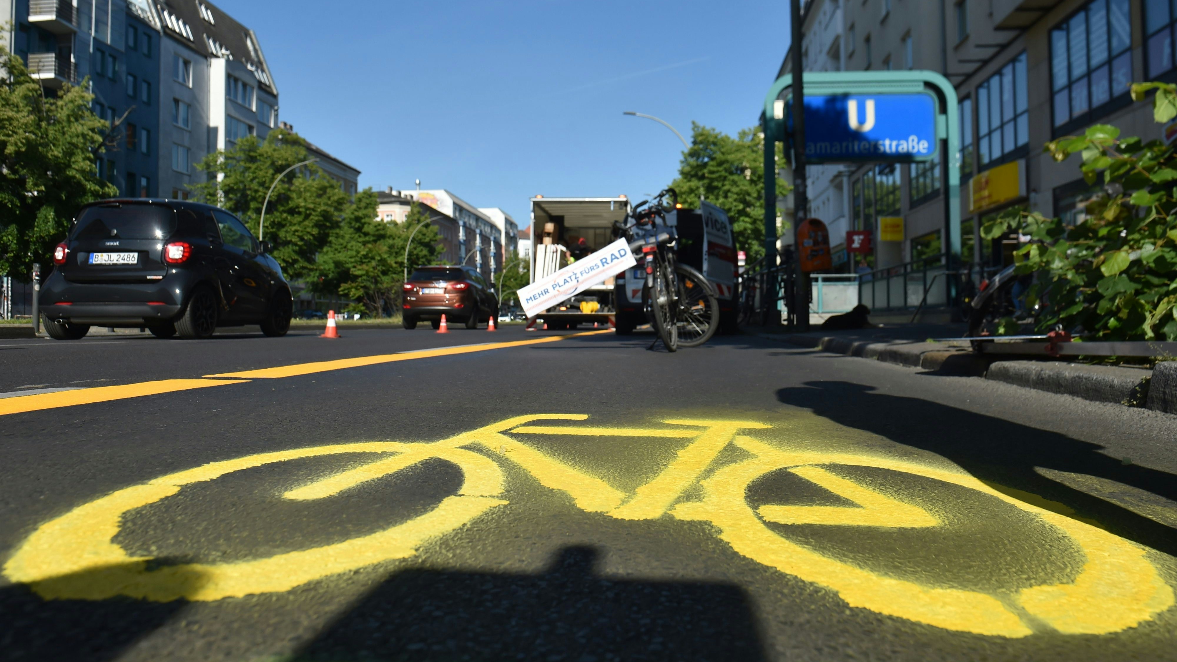 Der Radweg an der Frankfurter Allee in Berlin