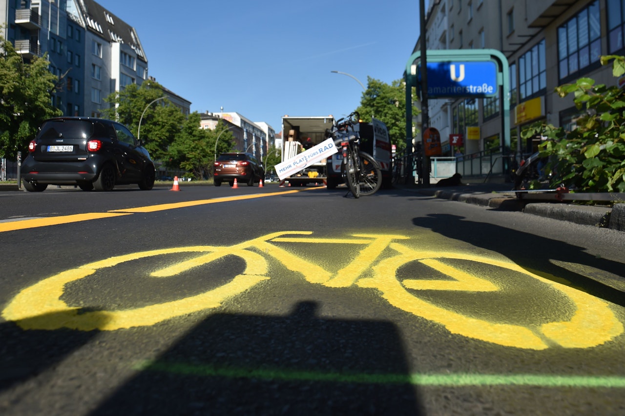 Heute.at - Junge Radlerin stirbt, weil Radweg zugeparkt wurde