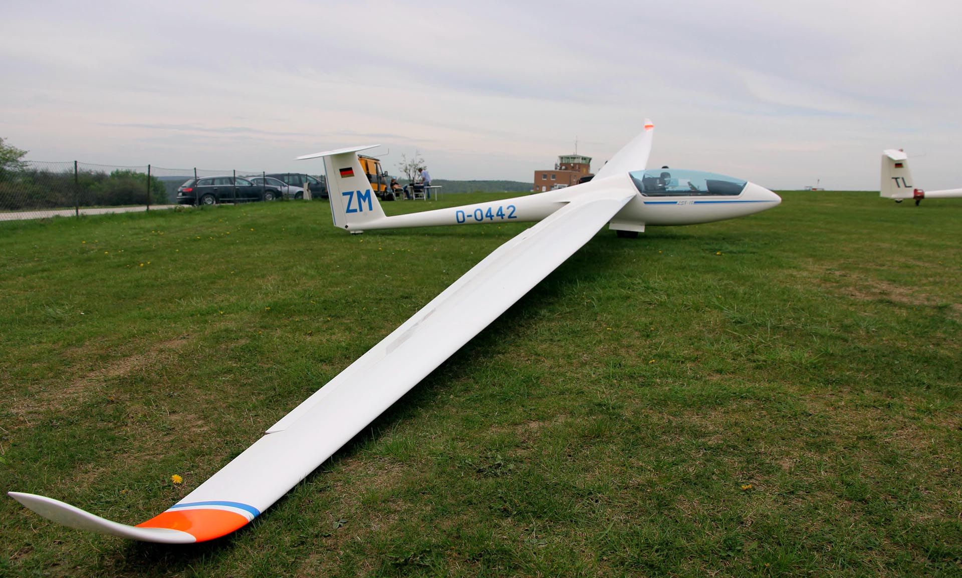 Ein Rolladen-Schneider LS8 Segelflieger. (Symbolfoto)
