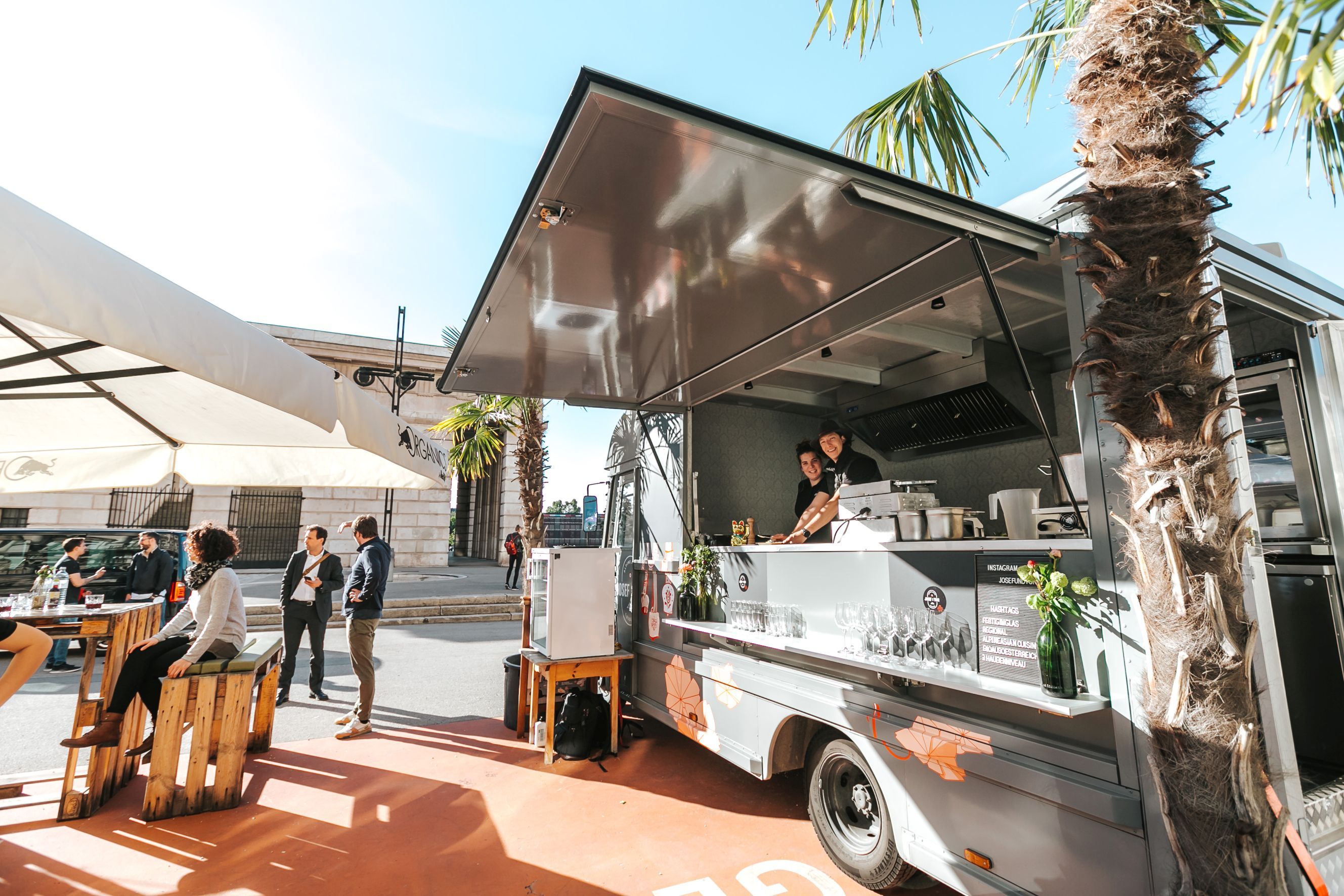 "JOSEF UND YUKI" tourt mit dem Foodtruck für drei Wochen durch Wien.