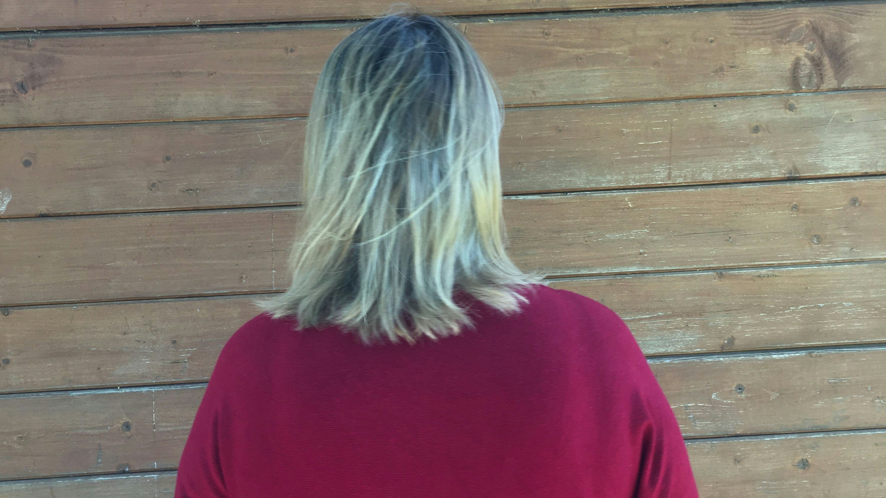 Julia E. (43) hat Angst um ihre Tochter.