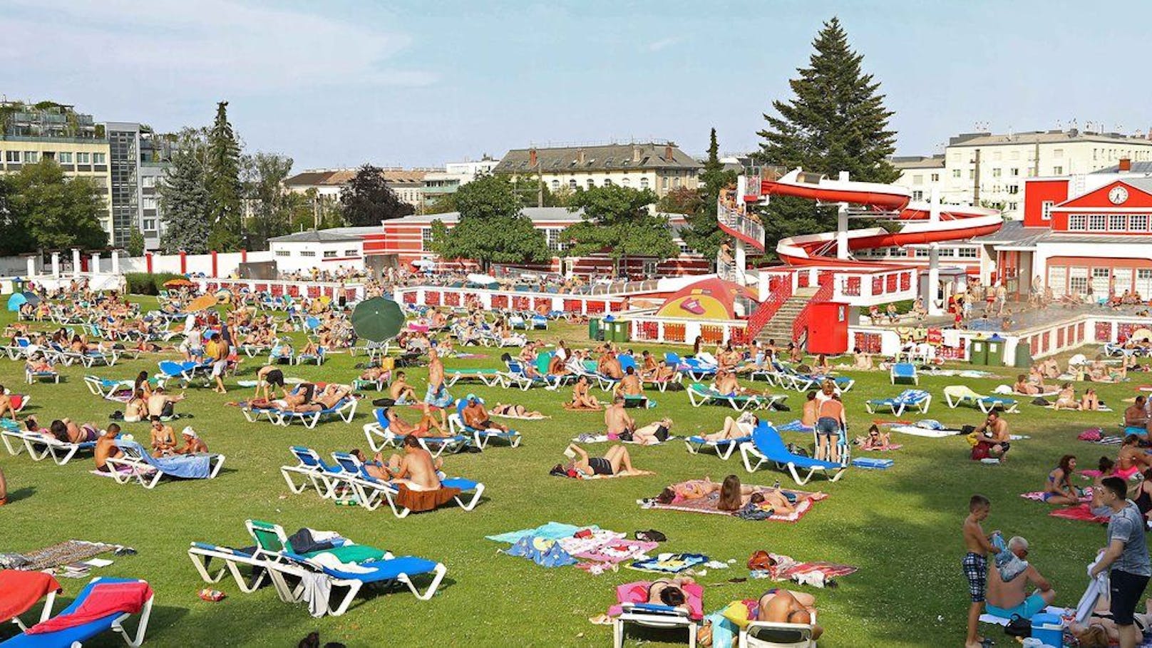 Das Wiener Kongressbad an einem heißen Sommertag (Symbolfoto)