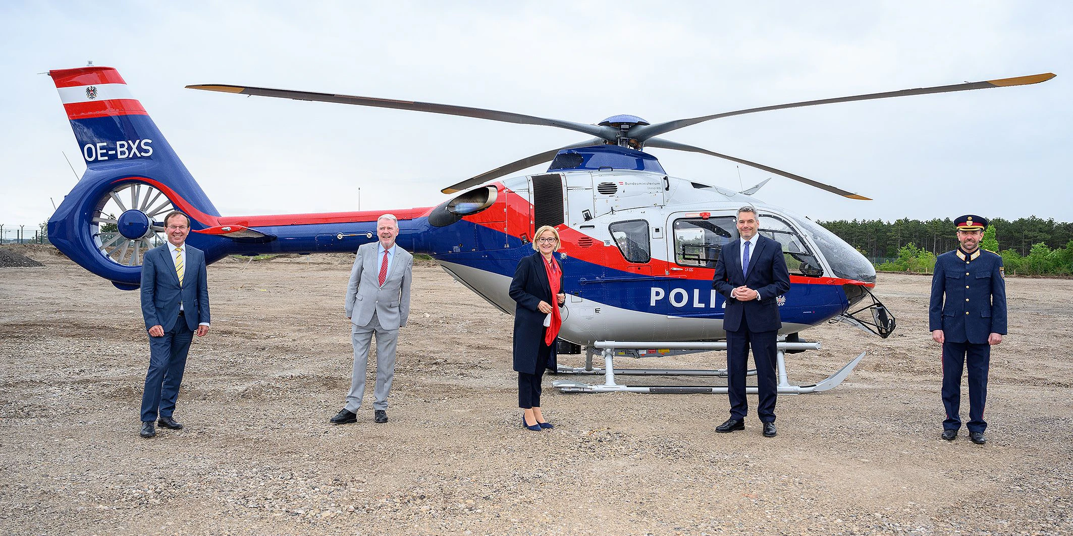 BIG-Geschäftsführer Wolfgang Gleissner, Bürgermeister Klaus Schneeberger, Landeshauptfrau Johanna Mikl-Leitner, Bundesminister Karl Nehammer, Franz Ruf, Generaldirektor für die öffentliche Sicherheit (v.l.n.r.)