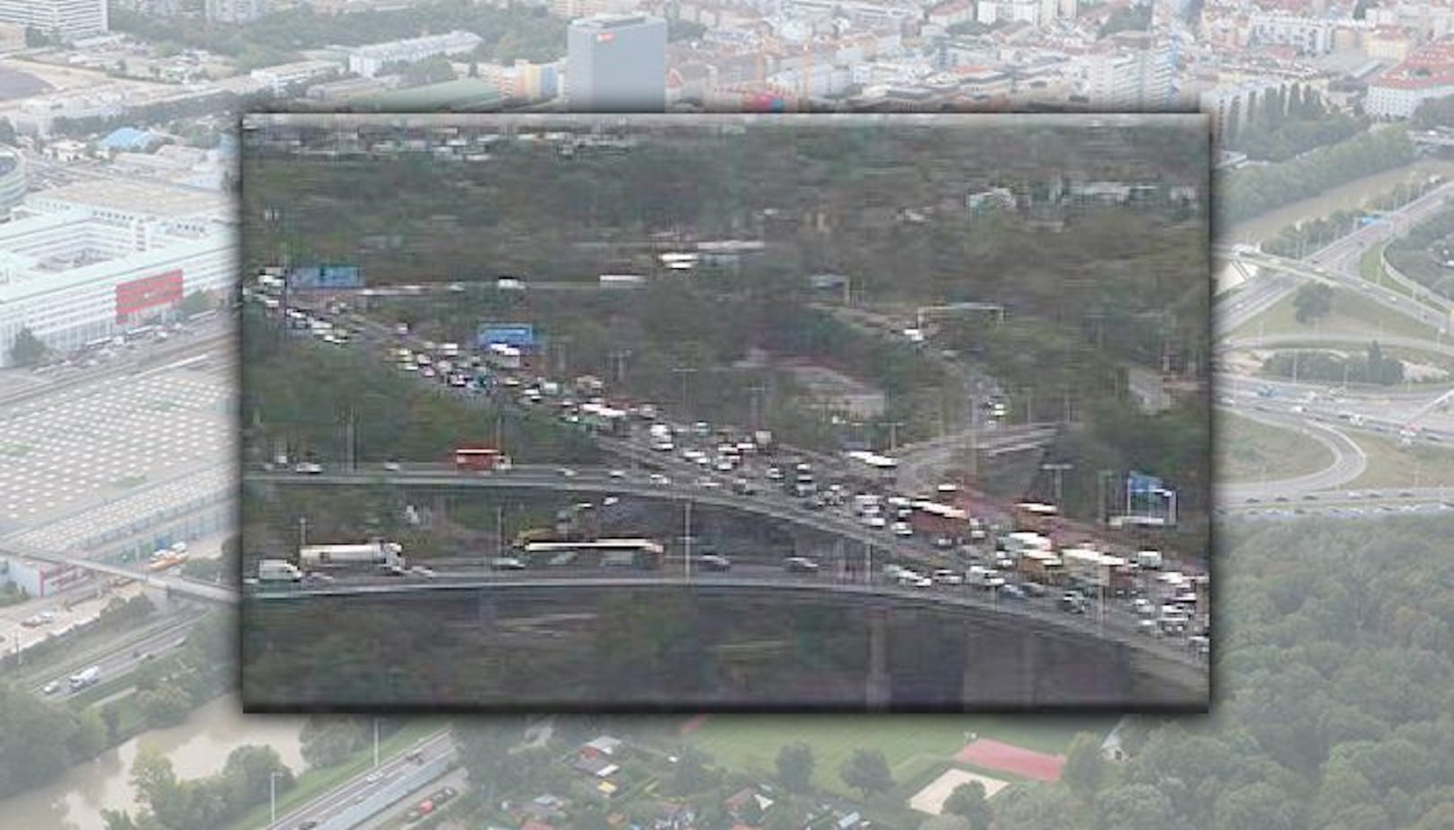 Stau auf der Tangente in Wien - das aktuelle Foto zeigt das hohe Verkehrsaufkommen.