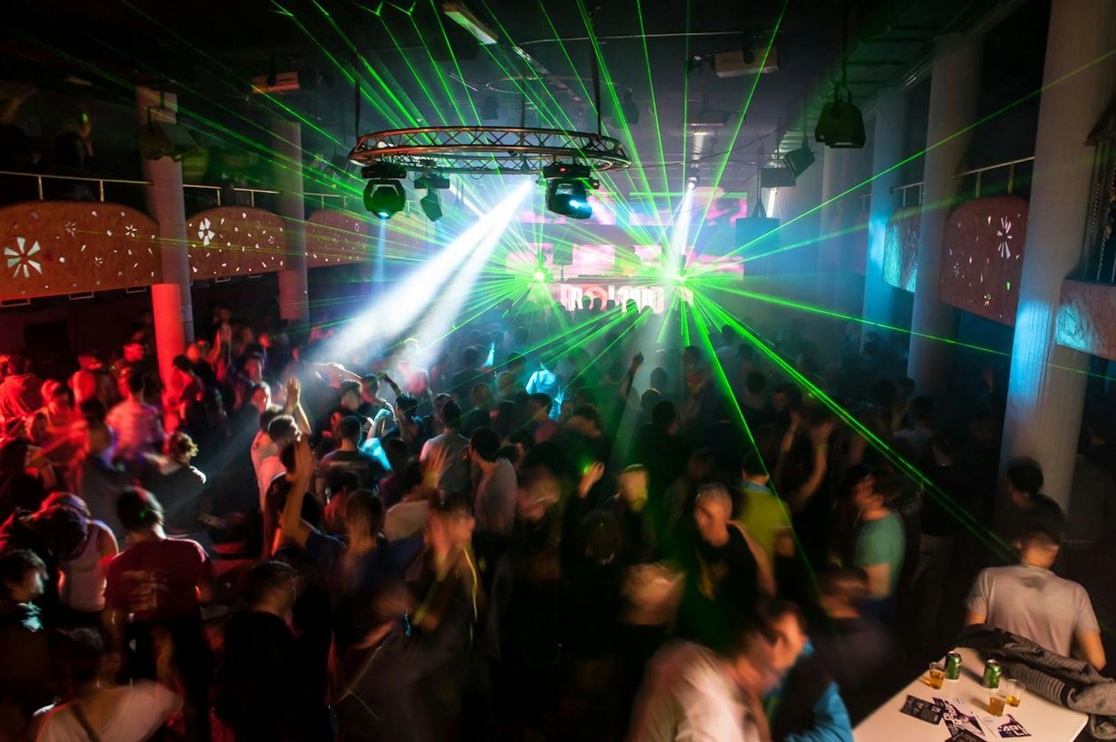 Aktion scharf – Polizei zeigt 150 Disco-Besucher an