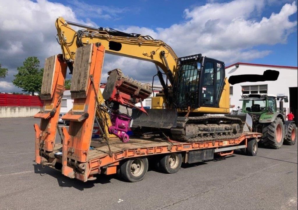 Die Polizei stoppte den Traktor samt Anhänger.