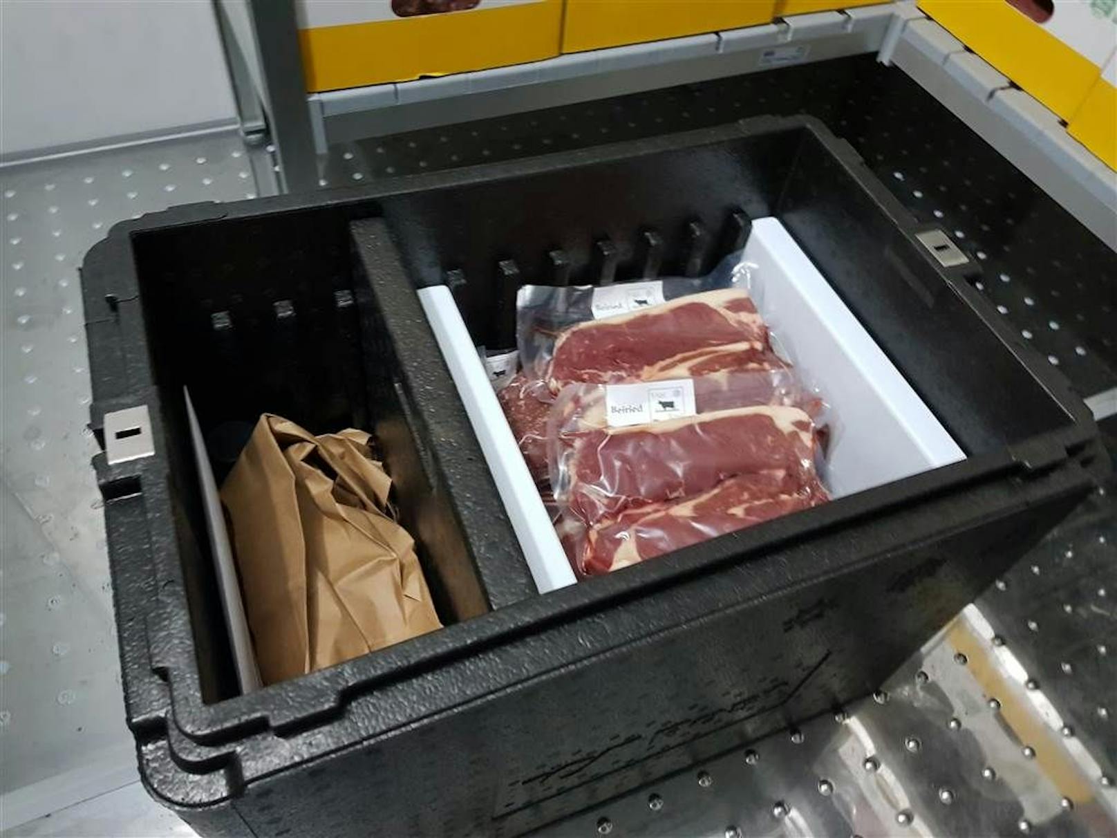 Das Fleisch wird von den Bio-Bauern auch per Kühlversand bequem bis zur Haustüre geliefert.