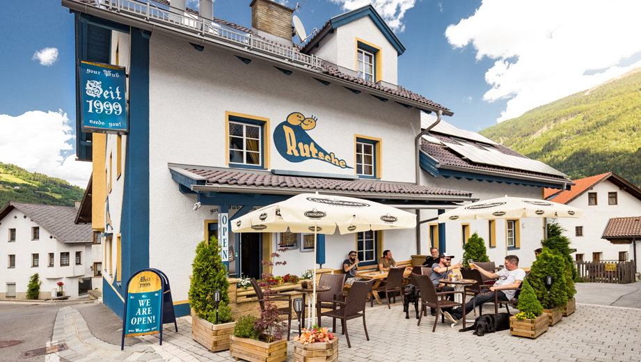 In diesem Lokal feierten zwei infizierte Personen - jetzt werden alle anderen Gäste gesucht.