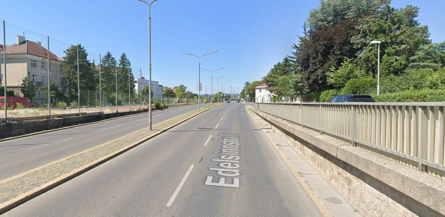 Die Frau verstarb nach dem Unfall auf der Edelsinnstraße noch an Ort und Stelle.