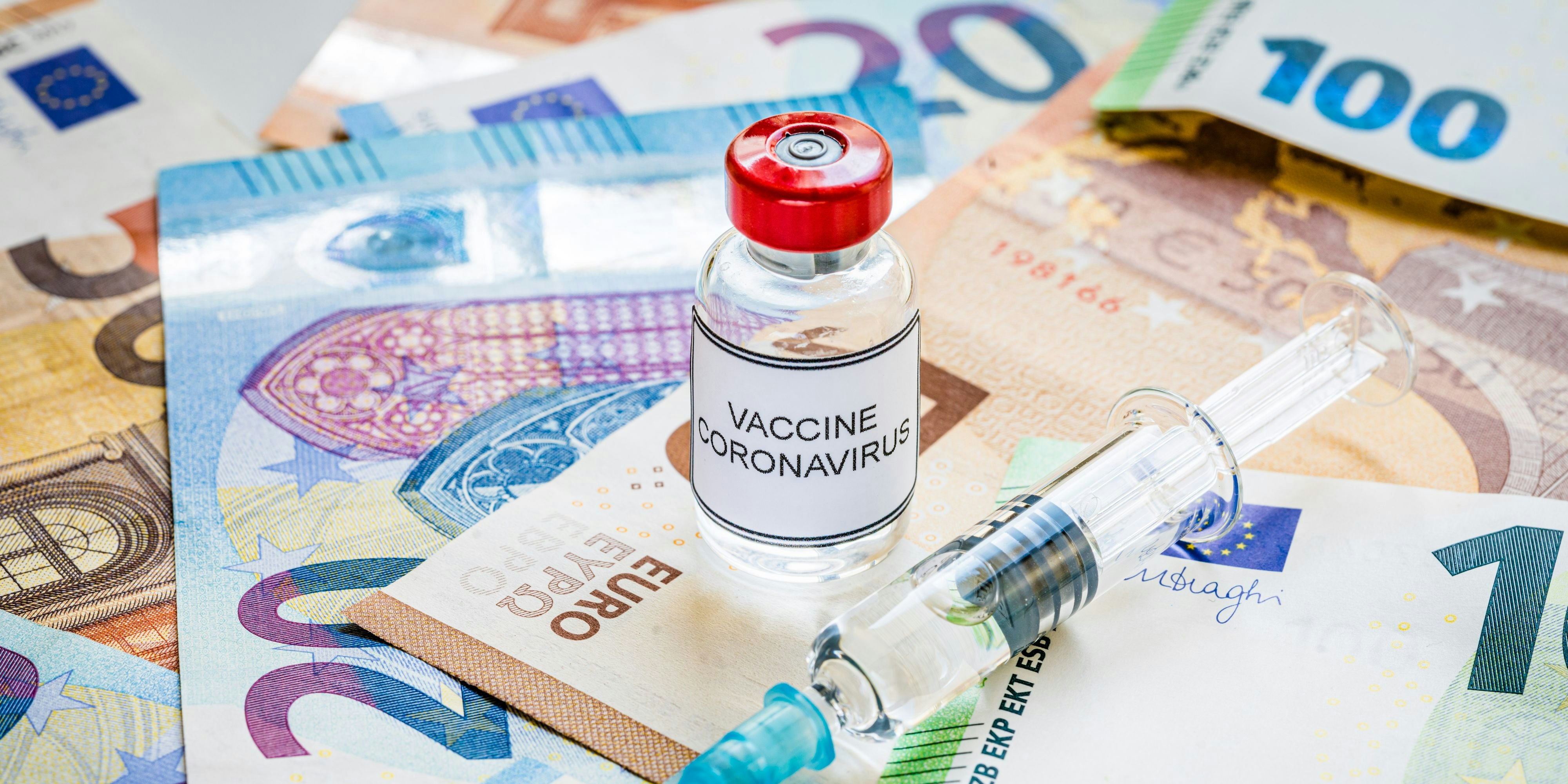 Download von www.picturedesk.com am 28.05.2021 (08:40).  Illustration about money and the search for a vaccine against COVID-19. - 20200517_PD8506 - Rechteinfo: Rights Managed (RM)