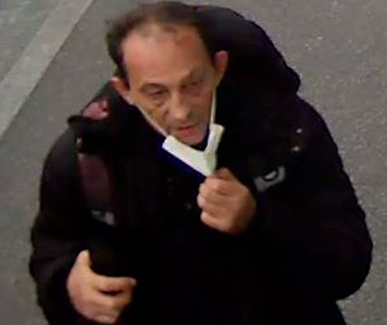 Nach einem Raubüberfall auf eine Trafik jagt die Polizei diesen Verdächtigen.