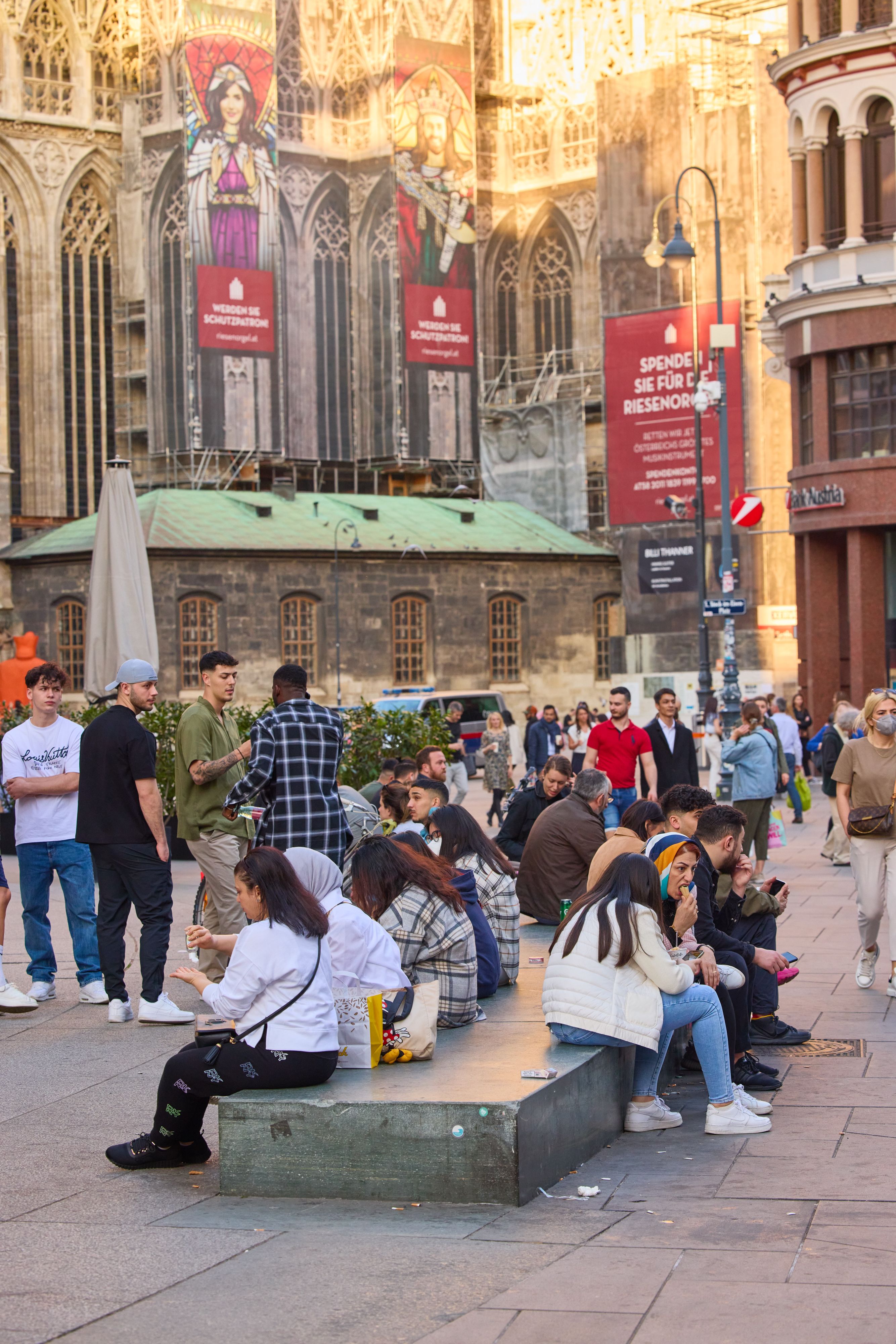 Menschenmassen am Stephansplatz. Archivbild, März 2021