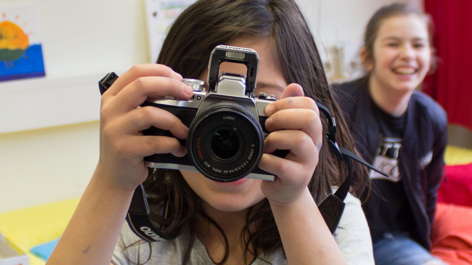 Die Technik des Fotografierens lernen Kinder in der Sommerakademie.