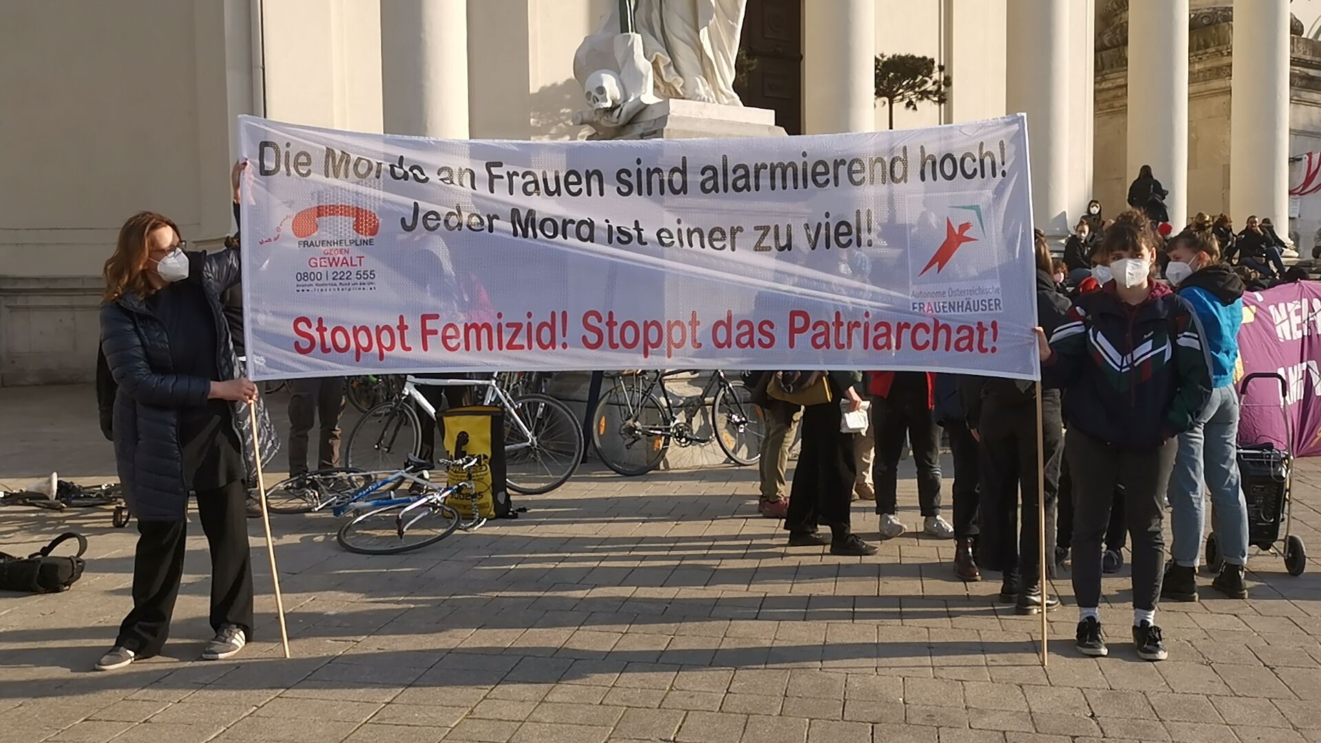 Am Montag (03.05.2021) fand am Karlsplatz eine Demonstration gegen Frauenmorde statt.