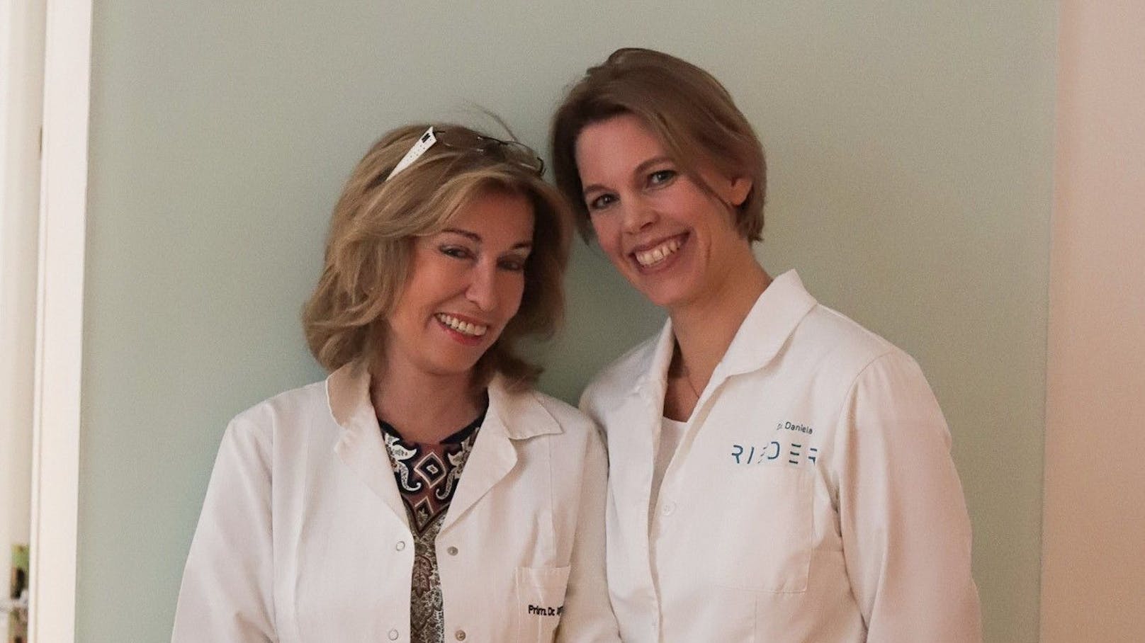 Schönheitschirurgin Dagmar Millesi übergibt ihre Praxis an Daniela Rieder, die vor 20 Jahren bei ihr als Assistentin begonnen hat.