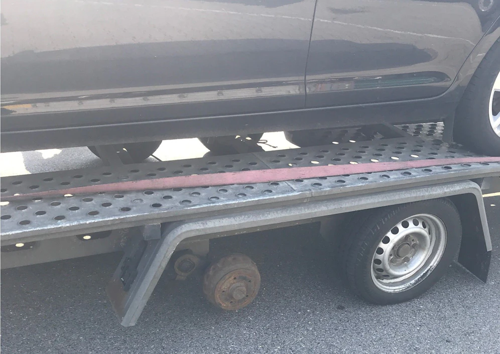 Verkehrskontrolle: Bei einem Anhänger fehlte ein Reifen.