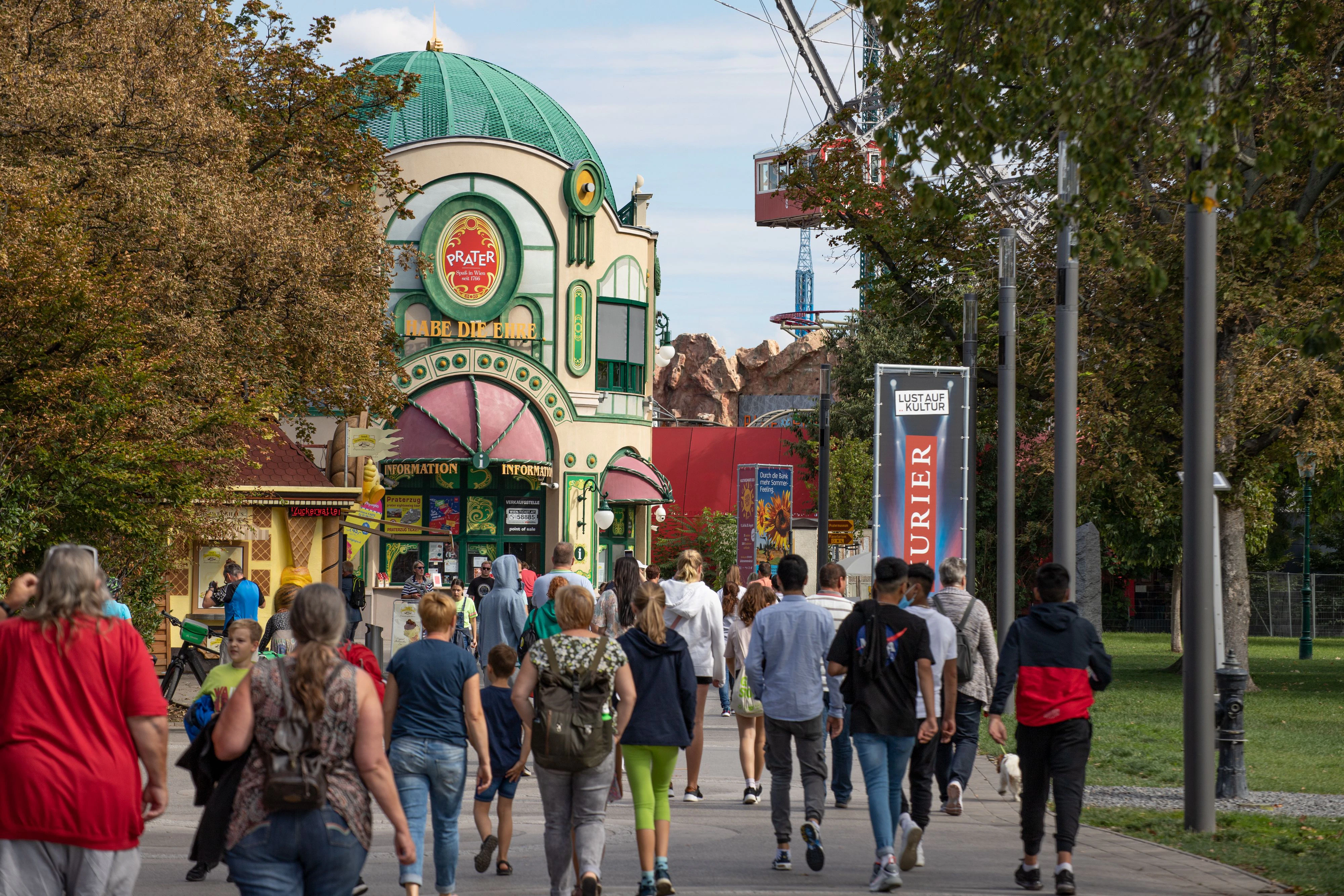 Besucherstrom im Wiener Wurstelprater im Sommer des Vorjahres.