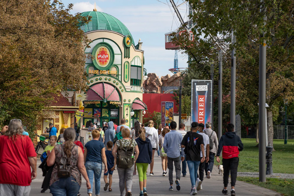 Besucherstrom im Wiener Wurstelprater im Sommer des Vorjahres.