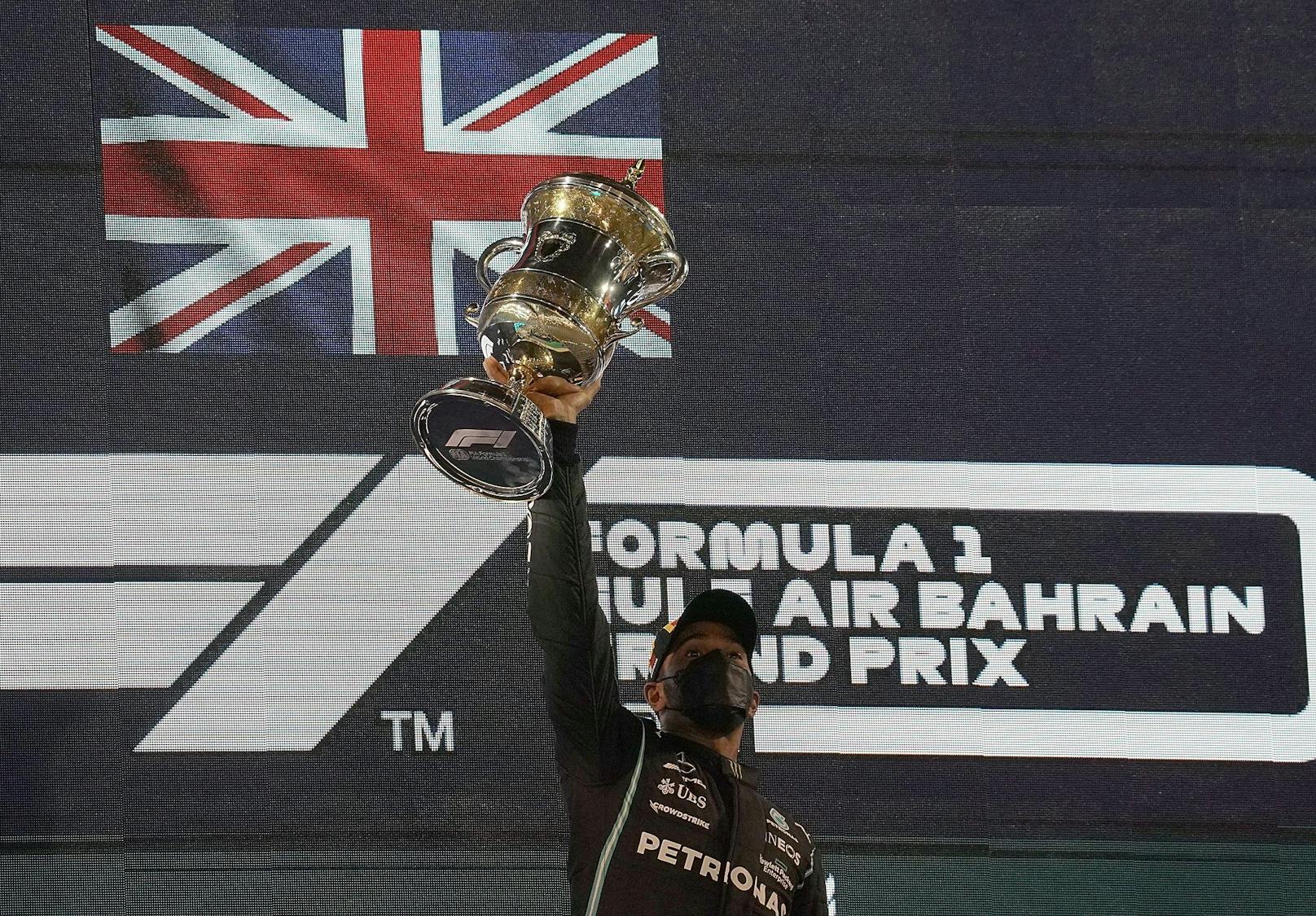 Titelverteidiger Lewis Hamilton triumphierte zum Auftakt in Bahrain. Der Brite siegte im Mercedes vor Max Verstappen (Red Bull) und Kollege Valtteri Bottas.