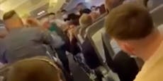 Passagiere prügeln sich auf Balkan-Flug blutig