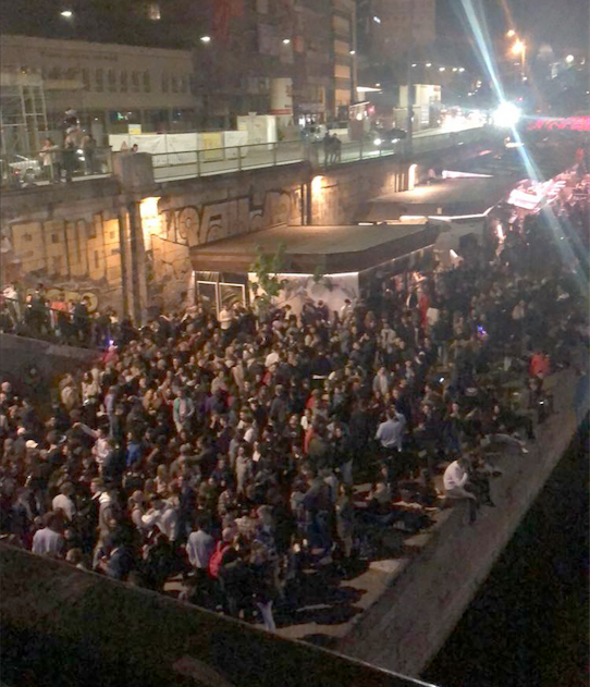 Hunderte feierten am Wochenende am Wiener Donaukanal bis in die frühen Morgenstunden.
