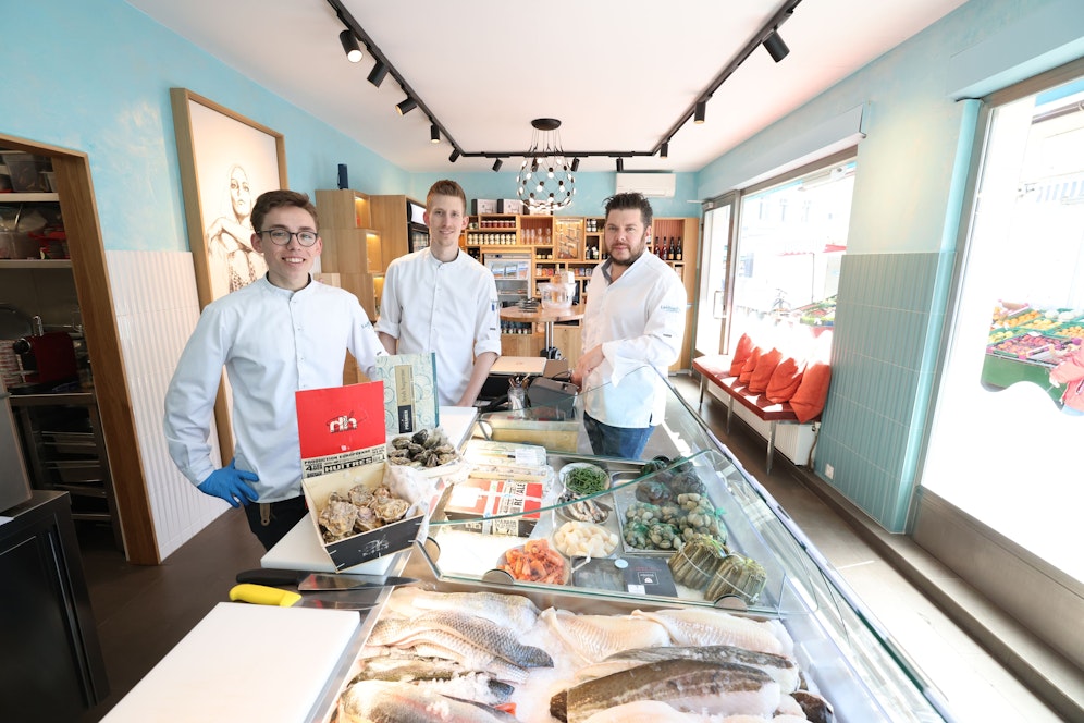 Das Lieblingsfisch am Karmelitermarkt Nummr 44 (Lepoldstadt) betreiben Fischhändler Max Bauer (links), Koch Radek Simecka (Mitte) und Haubenkoch Peter Zinter (rechts) gemeinsam.